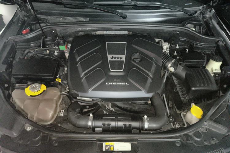 Used Jeep Grand Cherokee 2014 3.0TD Diesel Comfort Navigation Version Engine Bay