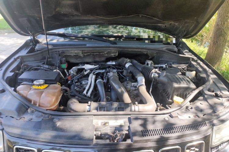 Used Jeep Grand Cherokee 2014 3.0TD Diesel Comfort Navigation Version Engine Bay