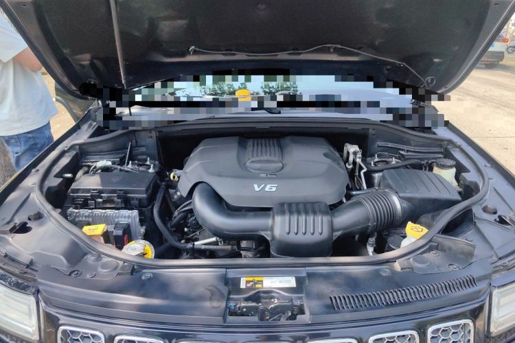 Used Jeep Grand Cherokee 2014 3.0L Comfort Navigation Edition Engine Bay