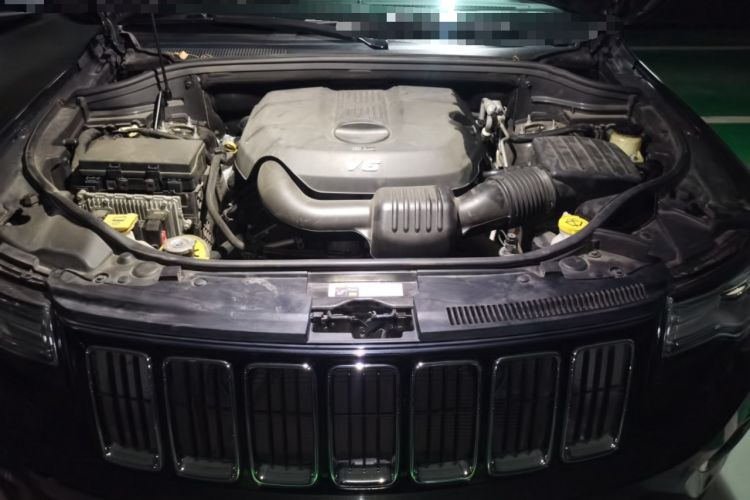 Used Jeep Grand Cherokee 2014 3.0L Comfort Navigation Edition Engine Bay