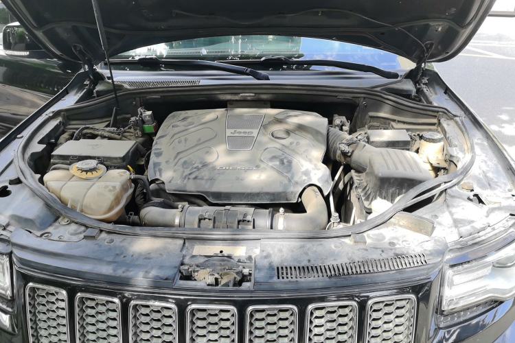 Used Jeep Grand Cherokee 2014 3.0TD Diesel Comfort Navigation Version Engine Bay