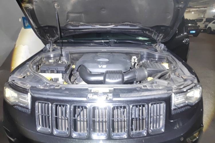 Used Jeep Grand Cherokee 2014 3.0L Comfort Navigation Edition Engine Bay