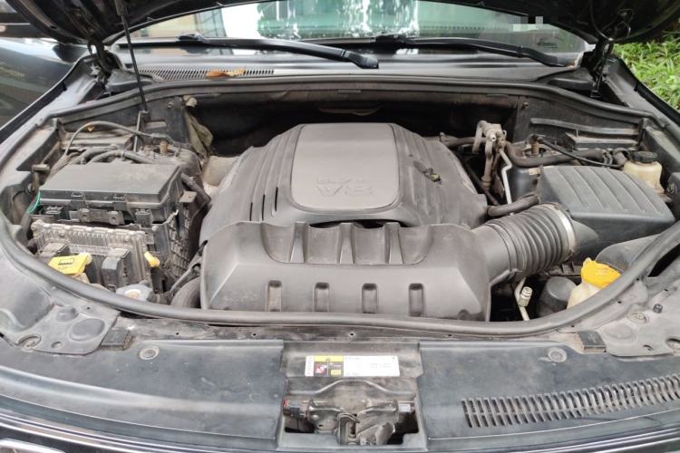 Used Jeep Grand Cherokee 2014 5.7L Flagship Prestige Edition Engine Bay