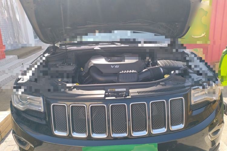 Used Jeep Grand Cherokee 2014 3.0L Comfort Navigation Edition Engine Bay