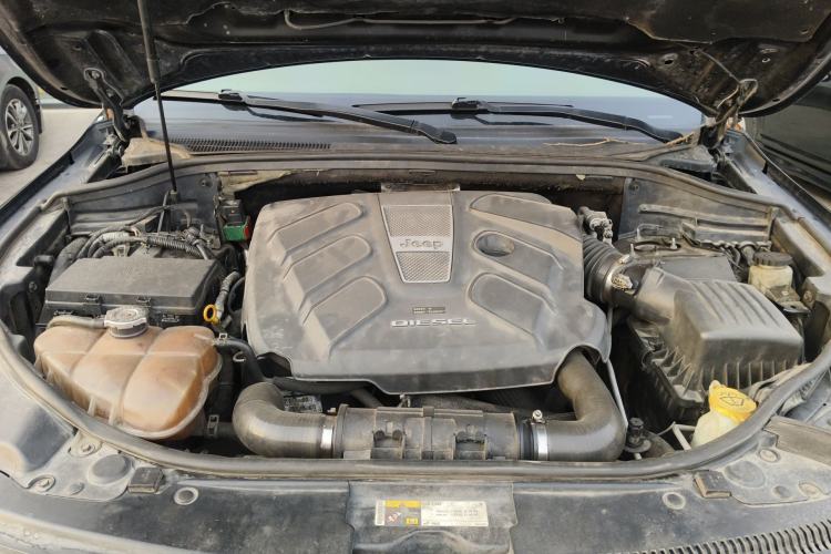 Used Jeep Grand Cherokee 2014 3.0TD Diesel Comfort Navigation Version Engine Bay