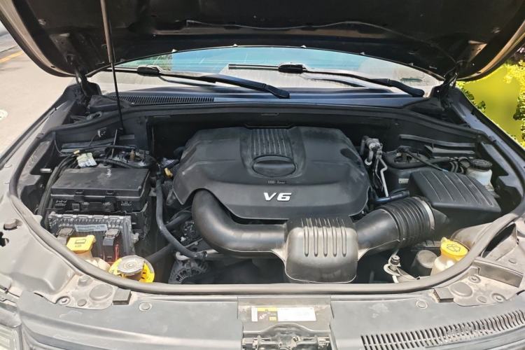 Used Jeep Grand Cherokee 2014 3.6L Elite Navigation Edition Engine Bay