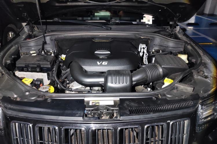 Used Jeep Grand Cherokee 2014 3.0L Comfort Navigation Edition Engine Bay