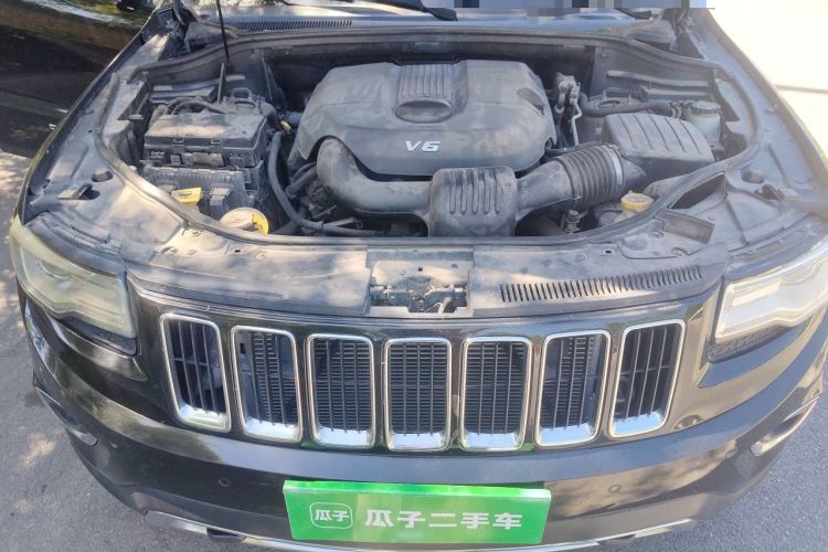Used Jeep Grand Cherokee 2014 3.0L Comfort Navigation Edition Engine Bay