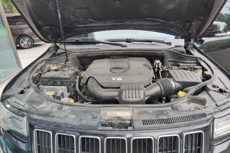 Used Jeep Grand Cherokee 2014 3.6L Elite Navigation Edition Engine Bay