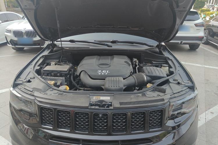 Used Jeep Grand Cherokee 2014 3.6L Comfort Navigation Edition Engine Bay