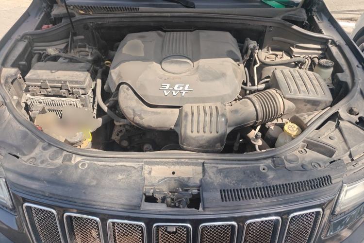 Used Jeep Grand Cherokee 2014 3.6L Comfort Navigation Edition Engine Bay