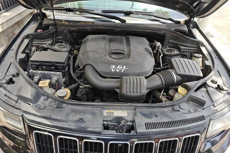 Used Jeep Grand Cherokee 2014 3.6L Comfort Navigation Edition Engine Bay