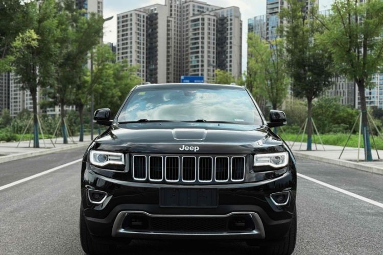 Used Jeep Grand Cherokee 2014 3.0L Comfort Navigation Edition Exterior 1