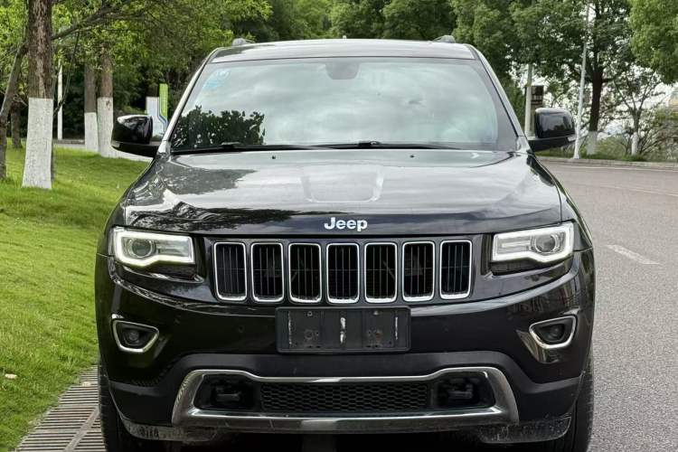 Used Jeep Grand Cherokee 2014 3.0L Comfort Navigation Edition Exterior 1