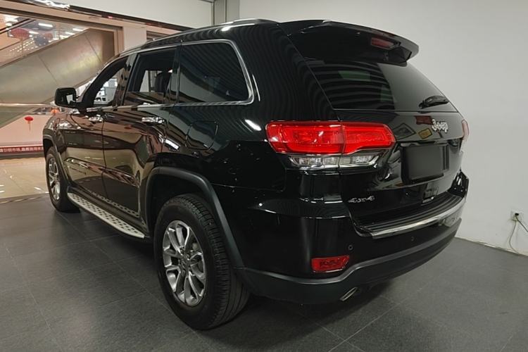 Used Jeep Grand Cherokee 2014 3.0L Comfort Navigation Edition Exterior 2