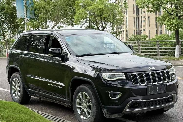 Used Jeep Grand Cherokee 2014 3.0L Comfort Navigation Edition Exterior 2