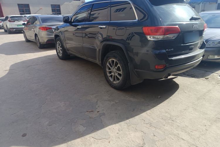 Used Jeep Grand Cherokee 2014 3.0L Comfort Navigation Edition Exterior 2