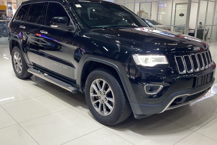 Used Jeep Grand Cherokee 2014 3.0L Comfort Navigation Edition Exterior 2