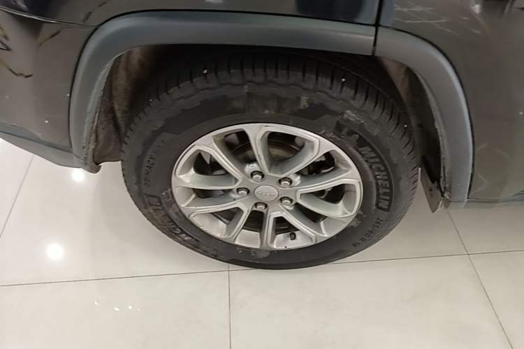 Used Jeep Grand Cherokee 2014 3.6L Elite Navigation Edition Exterior 2