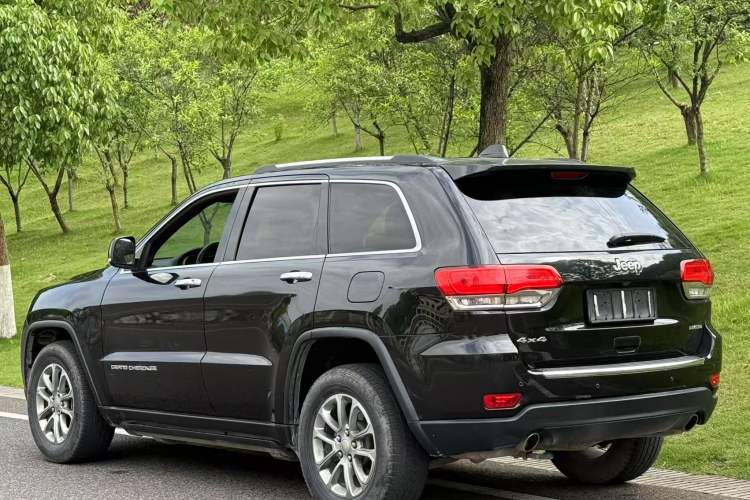 Used Jeep Grand Cherokee 2014 3.0L Comfort Navigation Edition Exterior 3