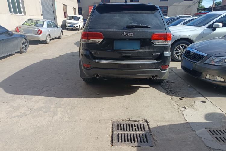 Used Jeep Grand Cherokee 2014 3.0L Comfort Navigation Edition Exterior 3