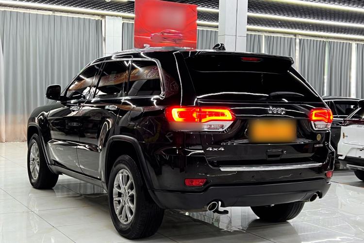 Used Jeep Grand Cherokee 2014 3.0L Comfort Navigation Edition Exterior 3