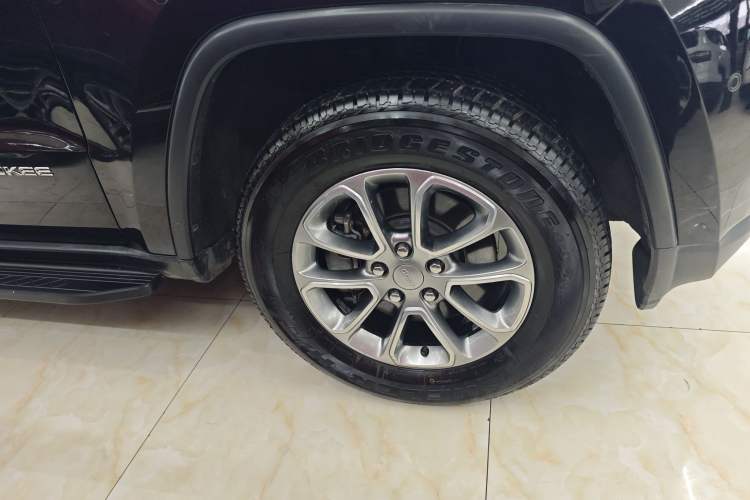 Used Jeep Grand Cherokee 2014 3.6L Elite Navigation Edition Exterior 4