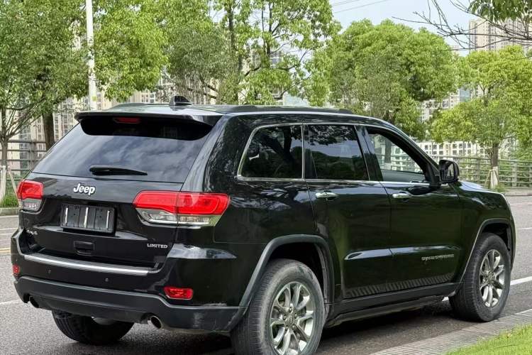 Used Jeep Grand Cherokee 2014 3.0L Comfort Navigation Edition Exterior 4