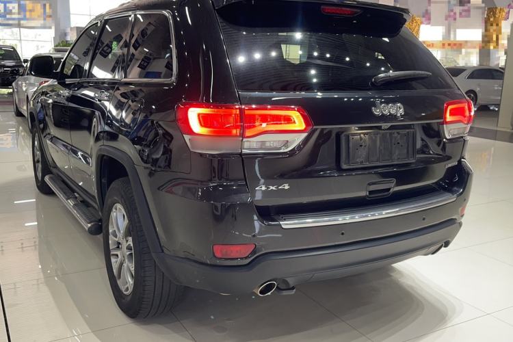 Used Jeep Grand Cherokee 2014 3.0L Comfort Navigation Edition Exterior 4