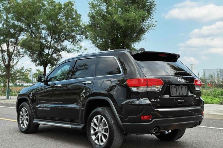 Used Jeep Grand Cherokee 2014 3.0L Comfort Navigation Edition Exterior 5