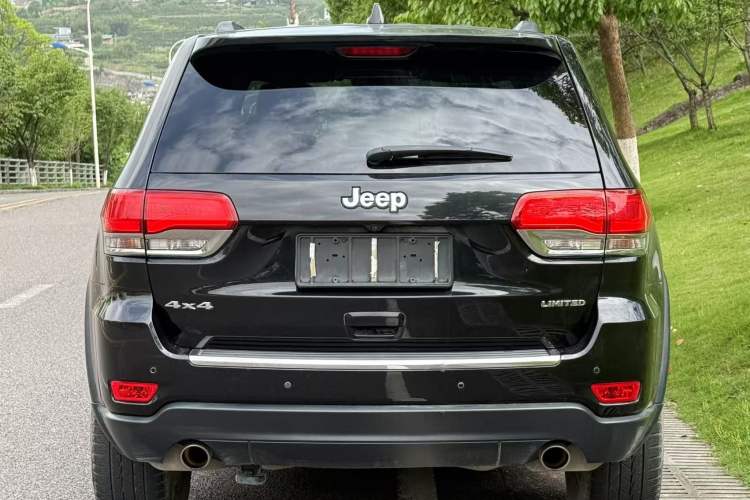 Used Jeep Grand Cherokee 2014 3.0L Comfort Navigation Edition Exterior 5