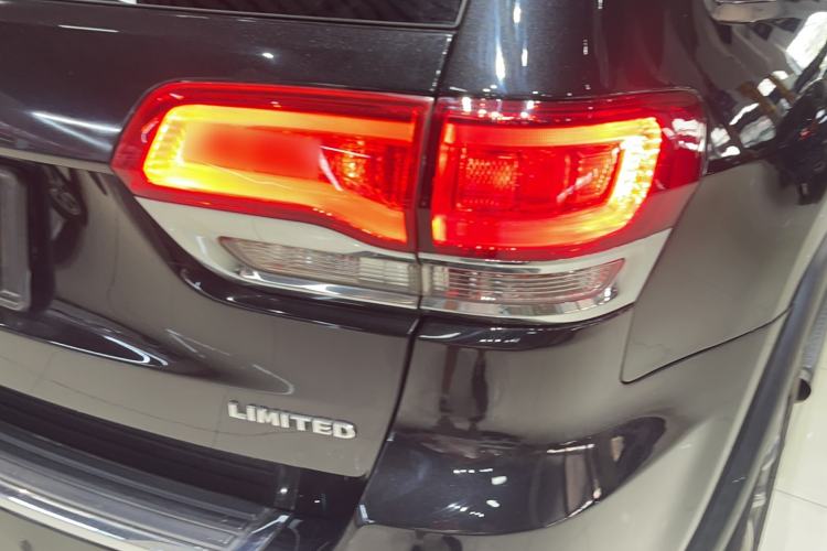 Used Jeep Grand Cherokee 2014 3.0L Comfort Navigation Edition Exterior 6