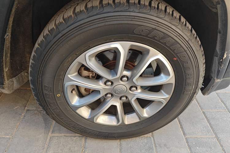 Used Jeep Grand Cherokee 2014 3.0L Comfort Navigation Edition Exterior 7