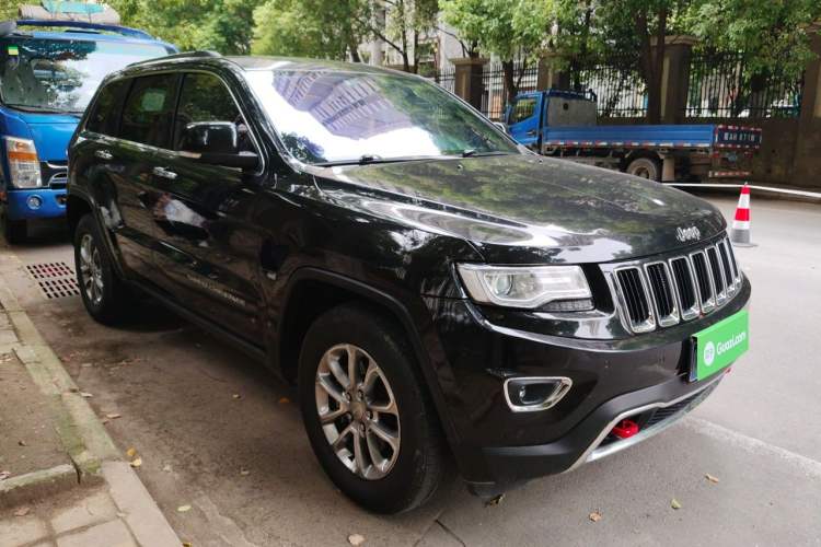 Used Jeep Grand Cherokee 2014 3.0L Comfort Navigation Edition Front Right 45 Deg