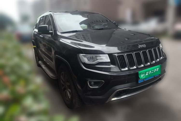 Used Jeep Grand Cherokee 2014 3.0TD Diesel Comfort Navigation Version Front Right 45 Deg