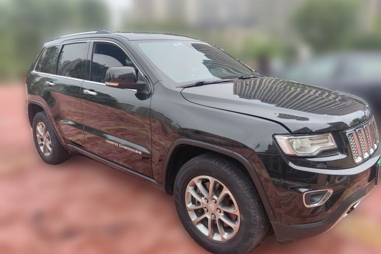 Used Jeep Grand Cherokee 2014 3.0L Comfort Navigation Edition Front Right 45 Deg