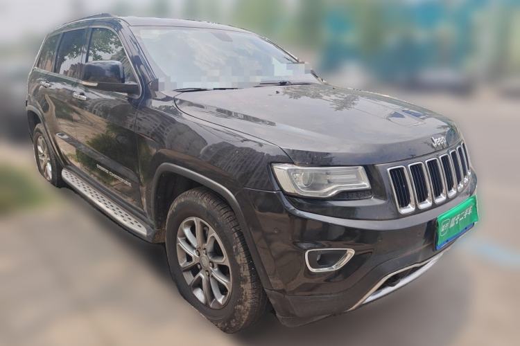 Used Jeep Grand Cherokee 2014 3.0L Comfort Navigation Edition Front Right 45 Deg