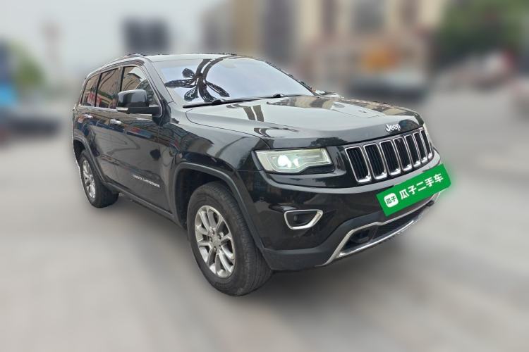 Used Jeep Grand Cherokee 2014 3.0TD Diesel Comfort Navigation Version Front Right 45 Deg