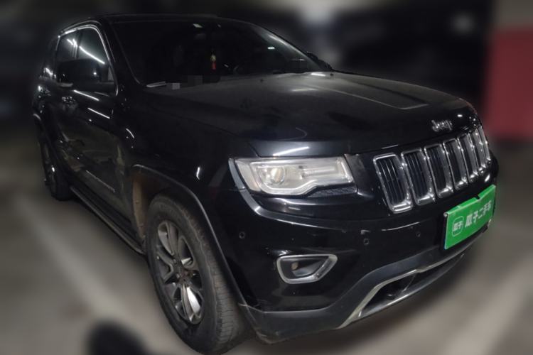 Used Jeep Grand Cherokee 2014 3.0L Comfort Navigation Edition Front Right 45 Deg