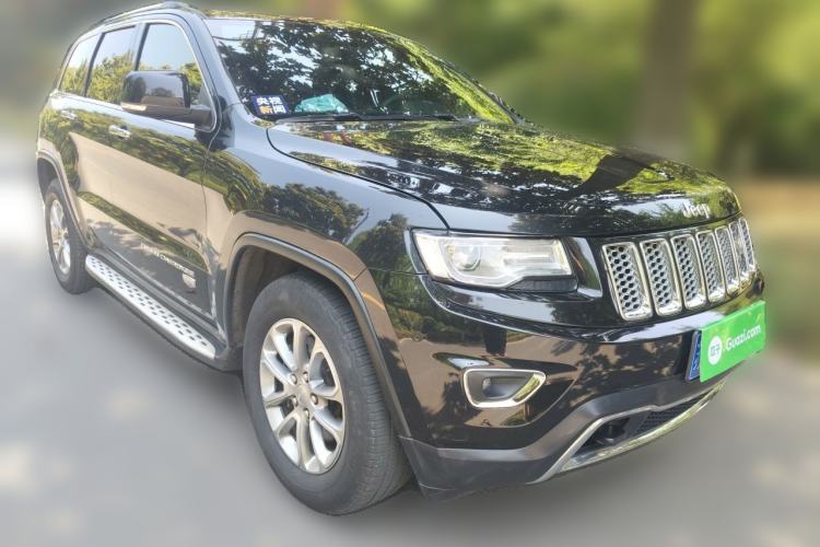 Used Jeep Grand Cherokee 2014 3.0TD Diesel Comfort Navigation Version Front Right 45 Deg