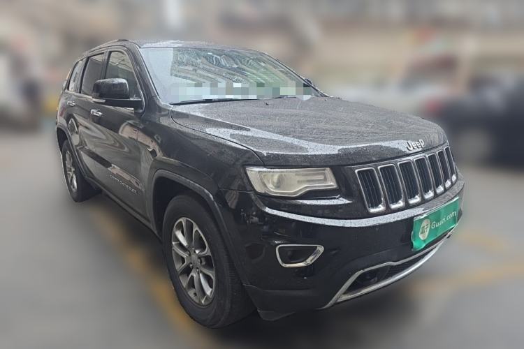Used Jeep Grand Cherokee 2014 3.0TD Diesel Comfort Navigation Version Front Right 45 Deg
