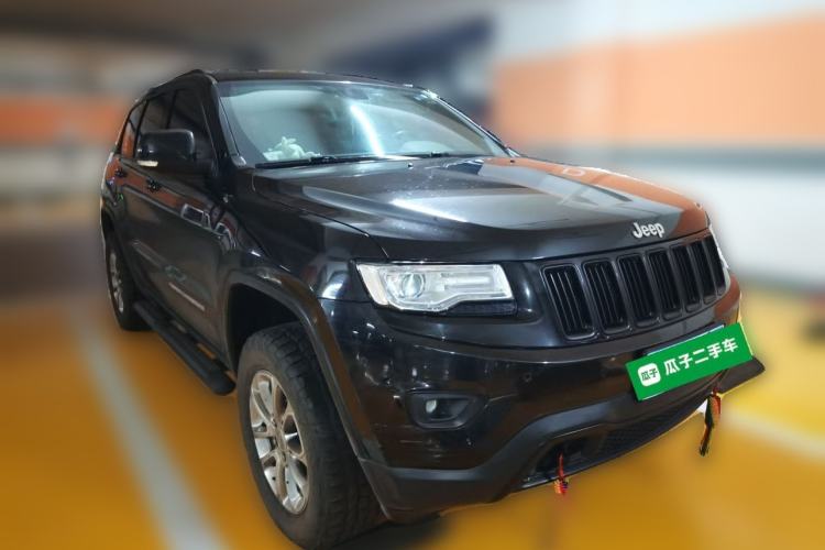 Used Jeep Grand Cherokee 2014 3.0TD Diesel Comfort Navigation Version Front Right 45 Deg