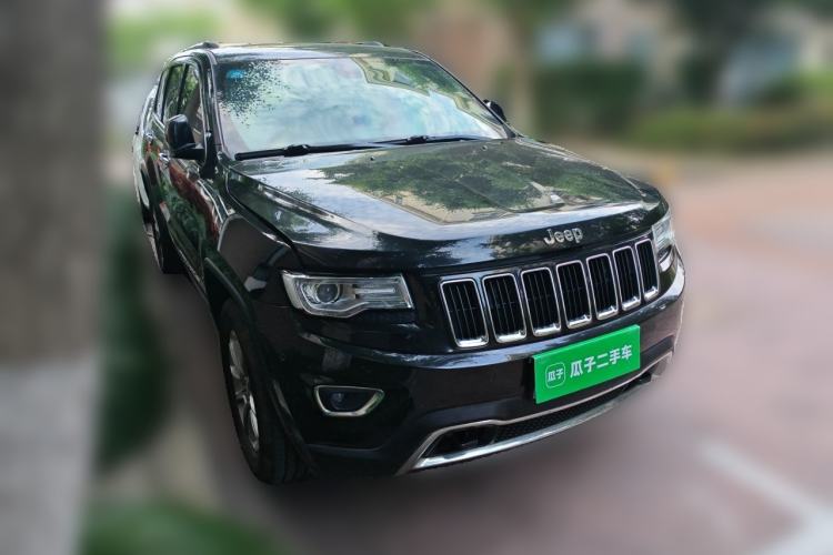 Used Jeep Grand Cherokee 2014 3.0L Comfort Navigation Edition Front Right 45 Deg