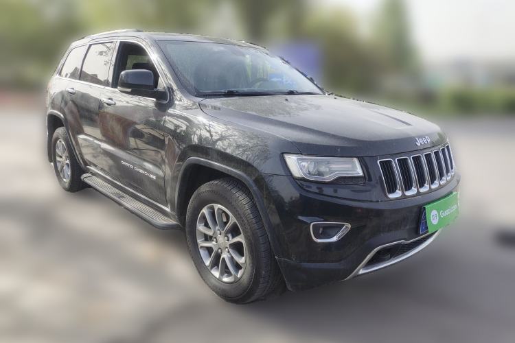 Used Jeep Grand Cherokee 2014 3.0TD Diesel Comfort Navigation Version Front Right 45 Deg