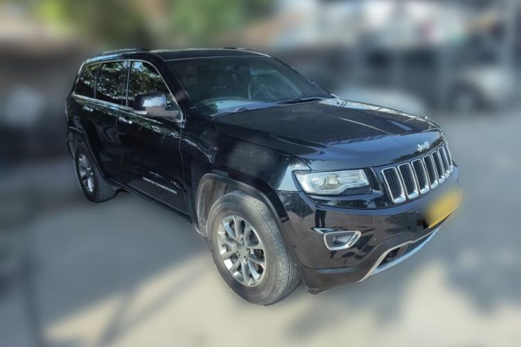 Used Jeep Grand Cherokee 2014 3.0L Comfort Navigation Edition Front Right 45 Deg