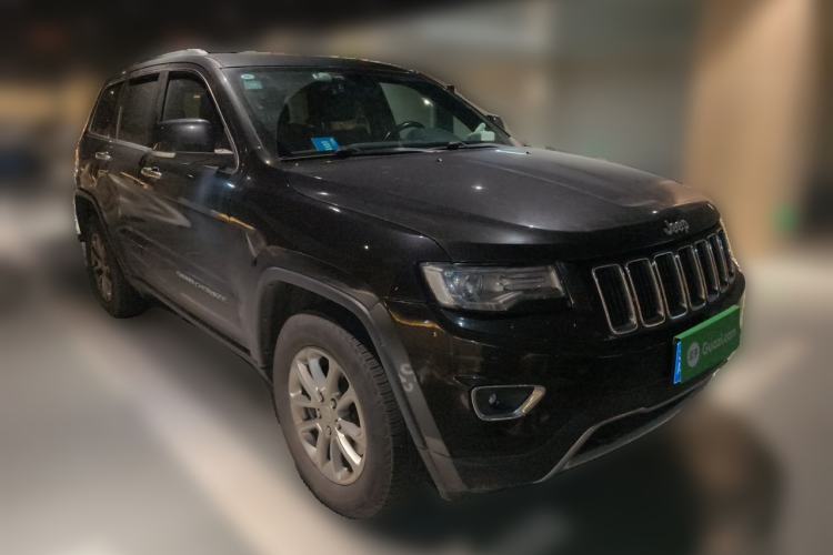 Used Jeep Grand Cherokee 2014 3.0L Comfort Navigation Edition Front Right 45 Deg