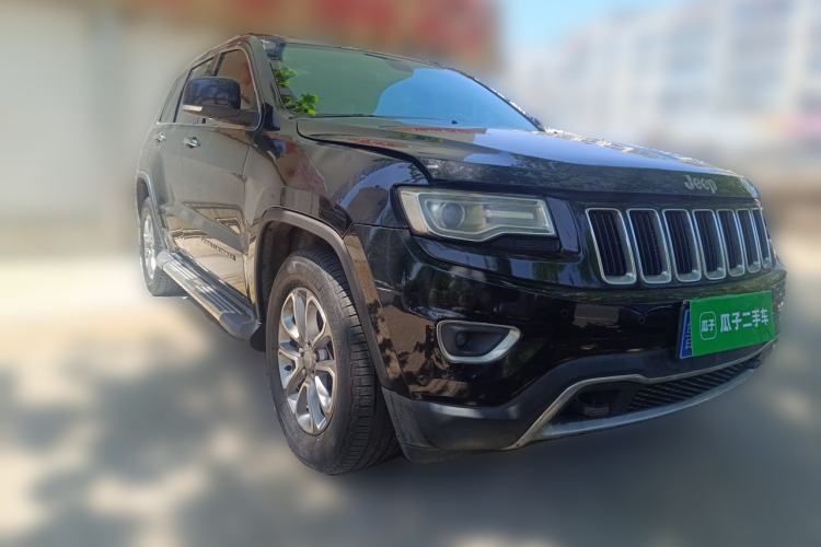 Used Jeep Grand Cherokee 2014 3.0L Comfort Navigation Edition Front Right 45 Deg