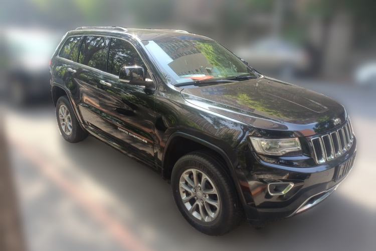 Used Jeep Grand Cherokee 2014 3.6L Elite Navigation Edition Front Right 45 Deg
