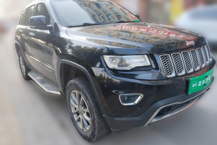 Used Jeep Grand Cherokee 2014 3.0L Comfort Navigation Edition Front Right 45 Deg