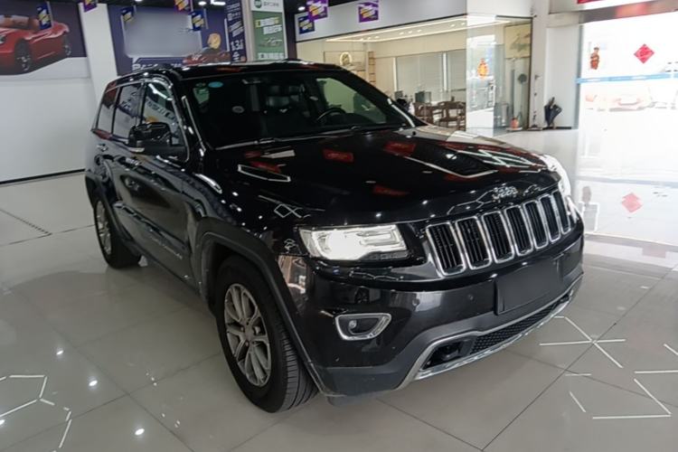 Used Jeep Grand Cherokee 2014 3.6L Elite Navigation Edition Front Right 45 Deg